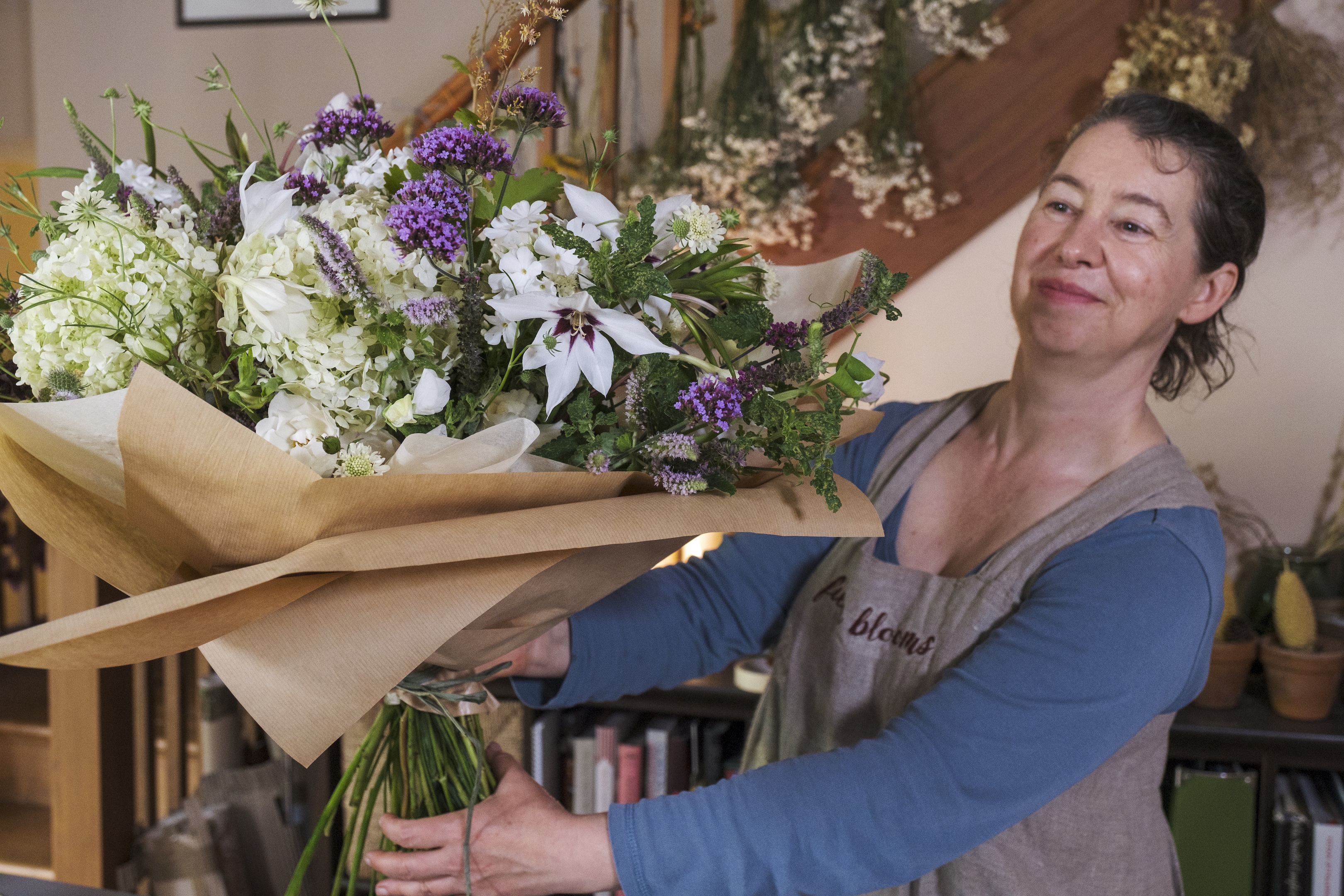 Featured image for “Make And Wrap A Large Sustainable Hand Tied Bouquet With Your Seasonal Flowers”