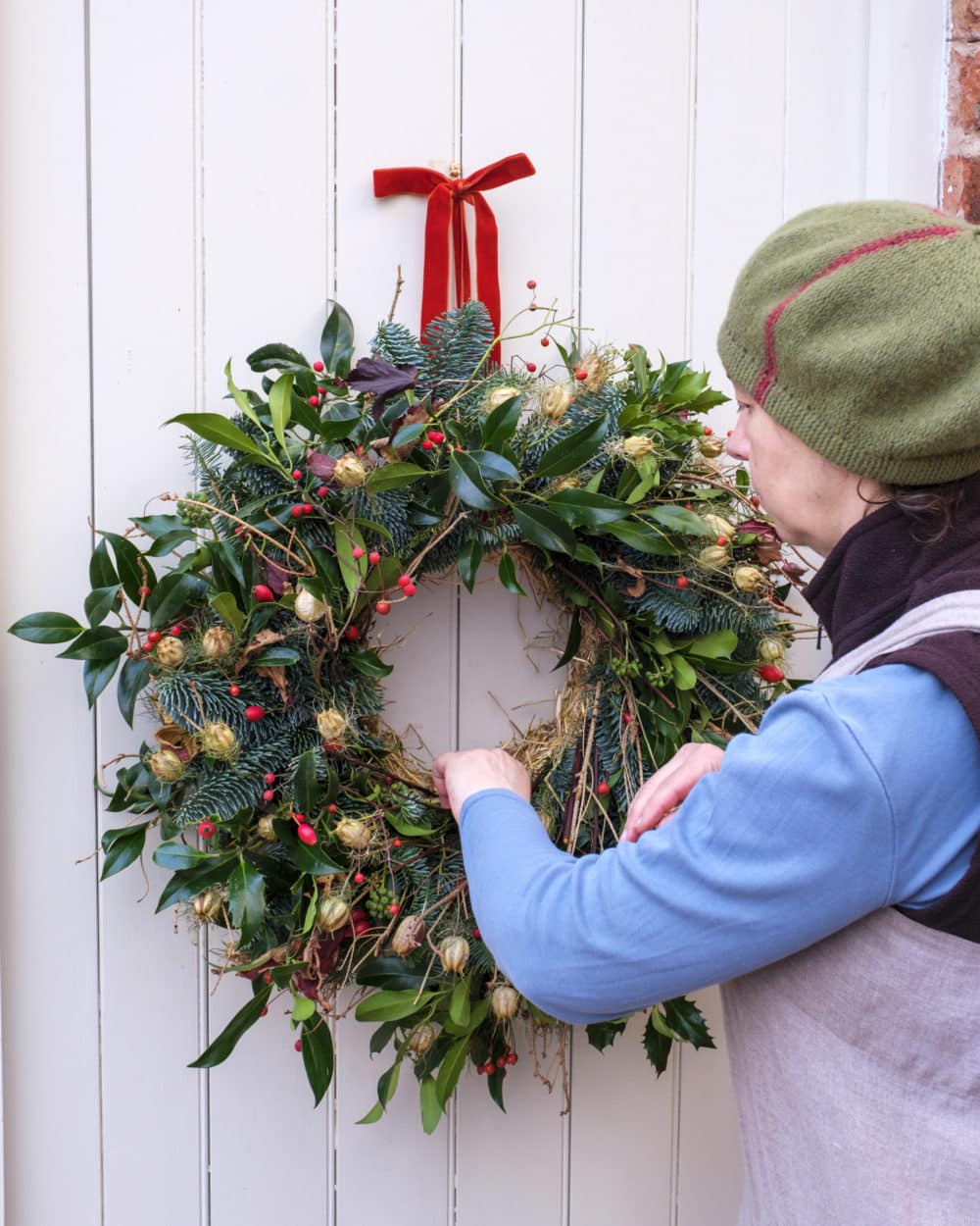Fierceblooms making a Seasonal sustainable Christmas wreath